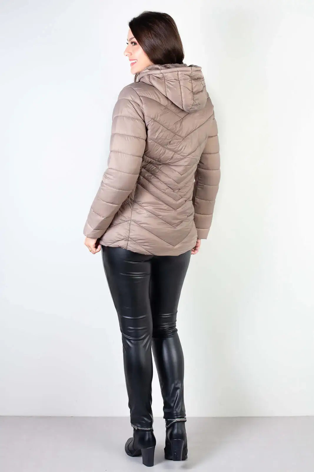 Jaqueta feminina de nylon alongada com capuz 80236